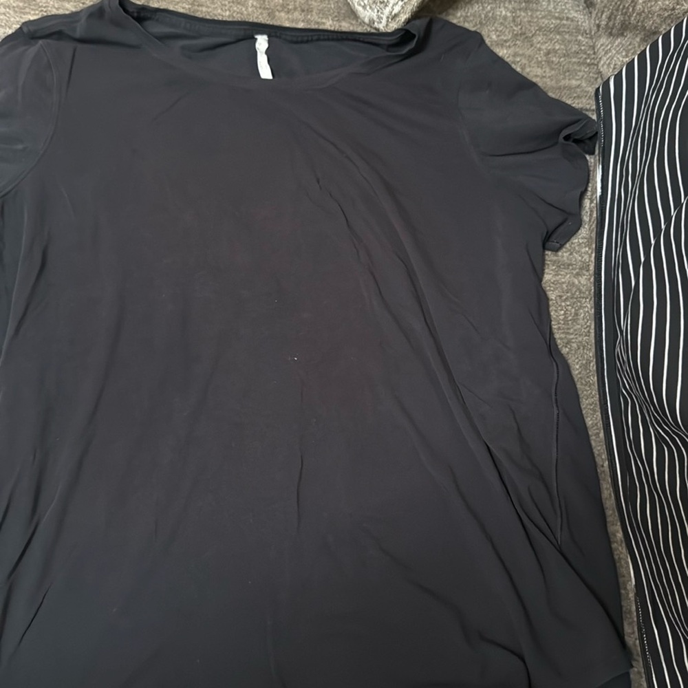 Short sleeve Lululemon black tee shirt